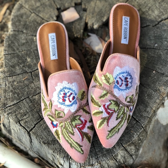 BLUSH POINTY EMBROIDERED VEGAN SUEDE SLIDES - Picture 3 of 7